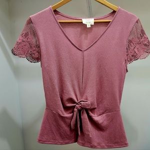 Flower & Feather Women's Dusty Pink Lace Cap Sleeve Top with Faux Tie - Size M